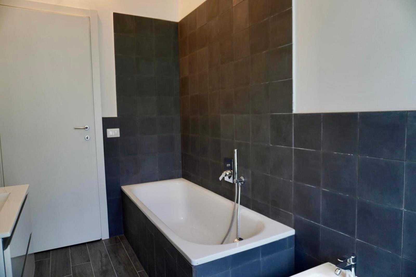 Meschihouse - Liberty 25 Lägenhet Lecco Exteriör bild